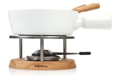 Conjunto de fondue branca com suporte de madeira e metal e a marca BÖSKA