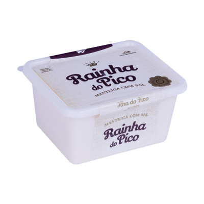 Caixa branca de manteiga Rainha do Pico com tampa e rótulos brancos e bege.