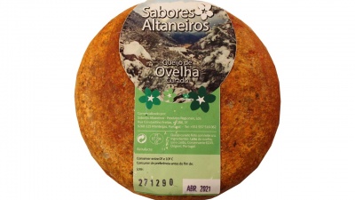 Queijo de Ovelha curado Sabores Altaneiros com rótulo verde
