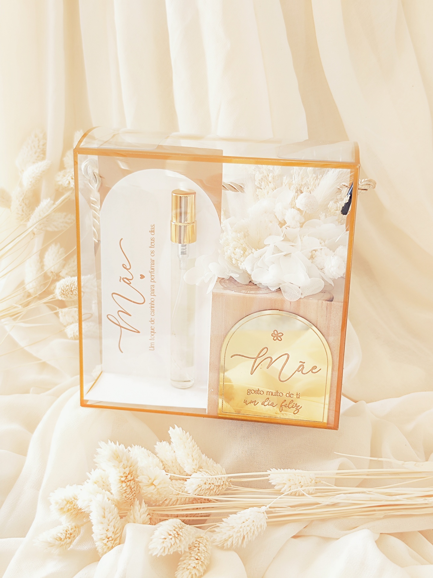 Conjunto para presente com spray perfumado, flores secas brancas e placa dourada para mãe