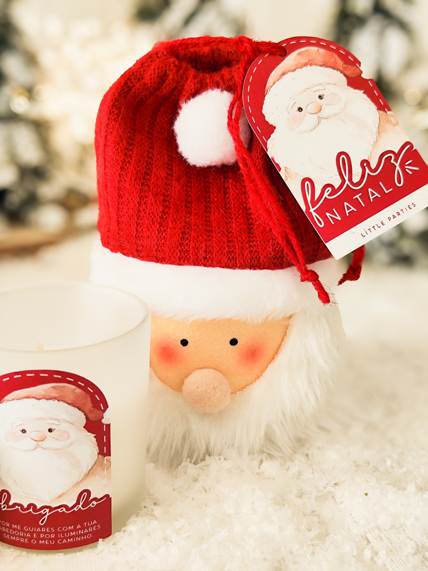 Vela e decoração de Natal com Pai Natal e gorro vermelho