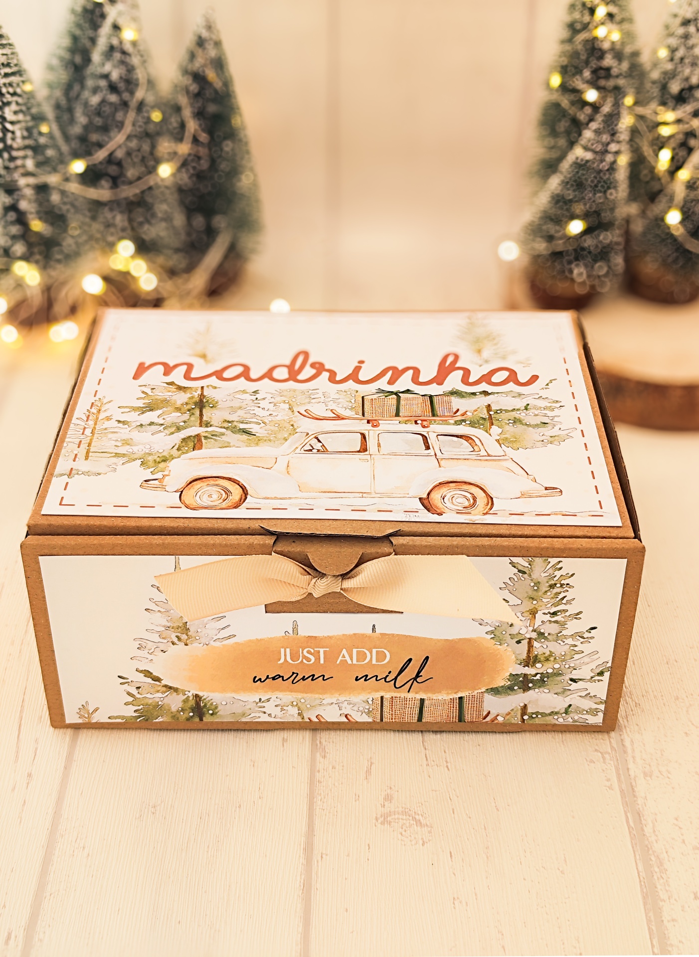 Caixa decorativa com tema natalício e texto madrinha