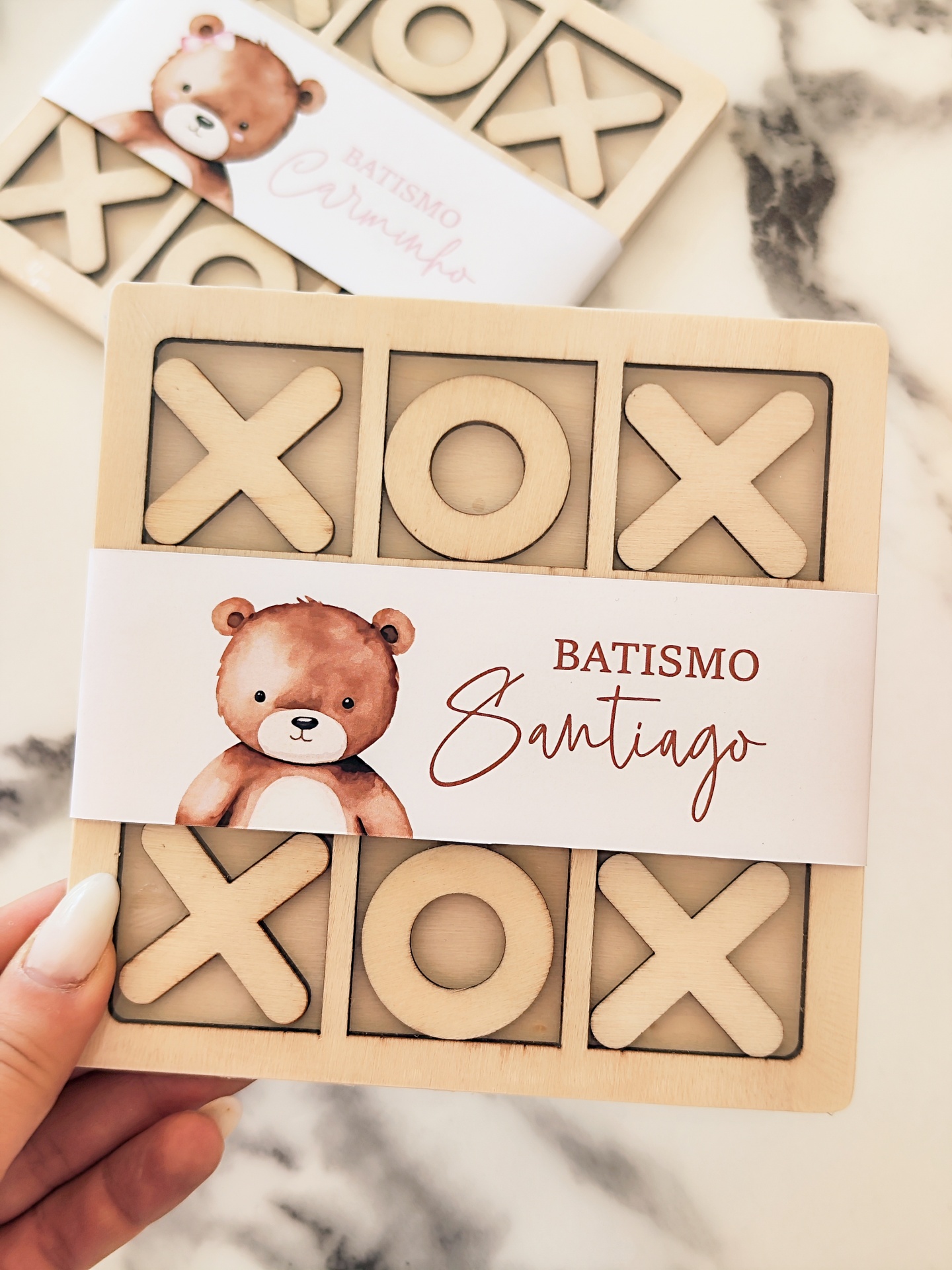 Jogo da velha em madeira com faixa personalizada para batismo