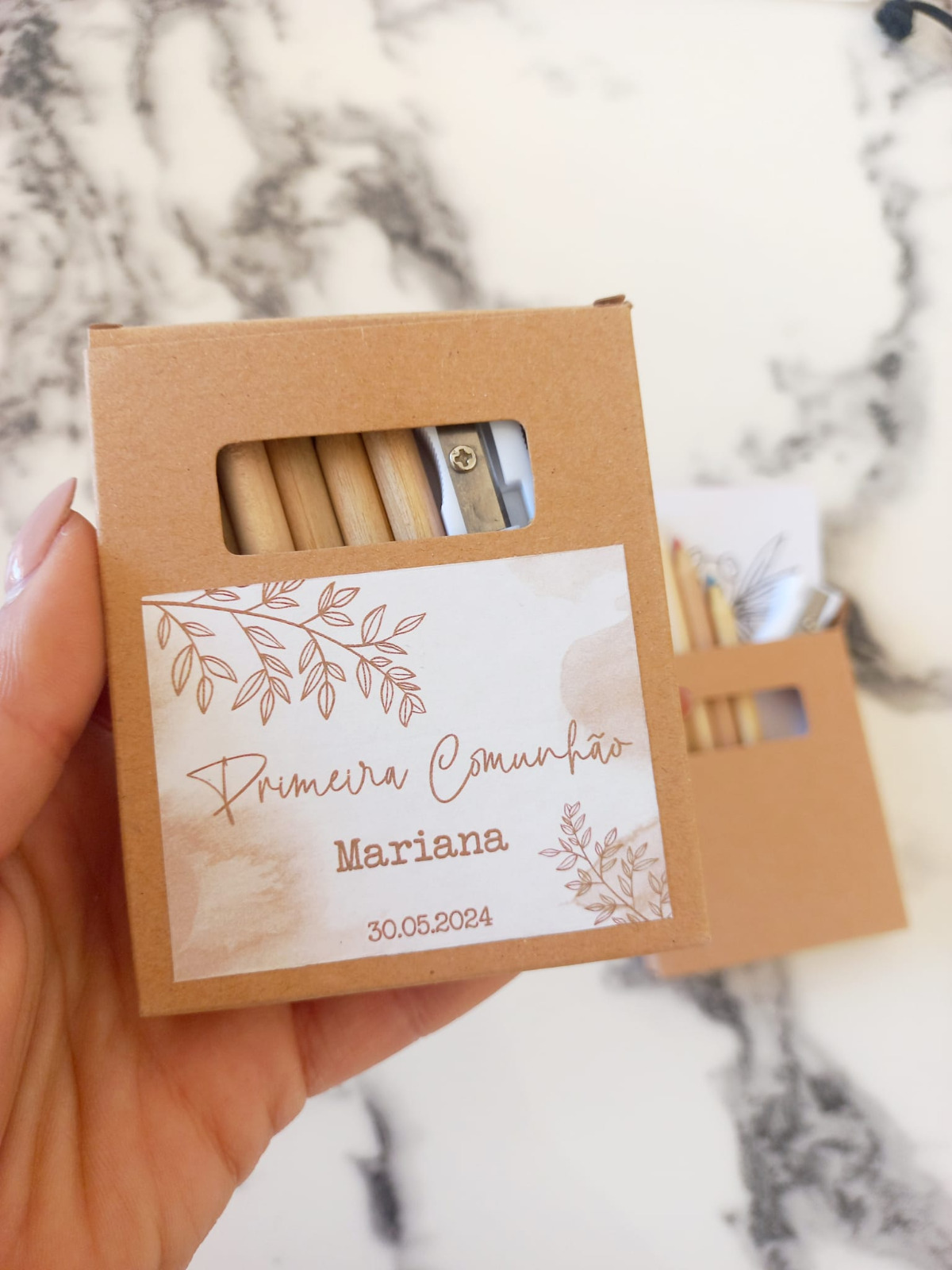 Caixa de lápis com etiqueta de primeira comunhão