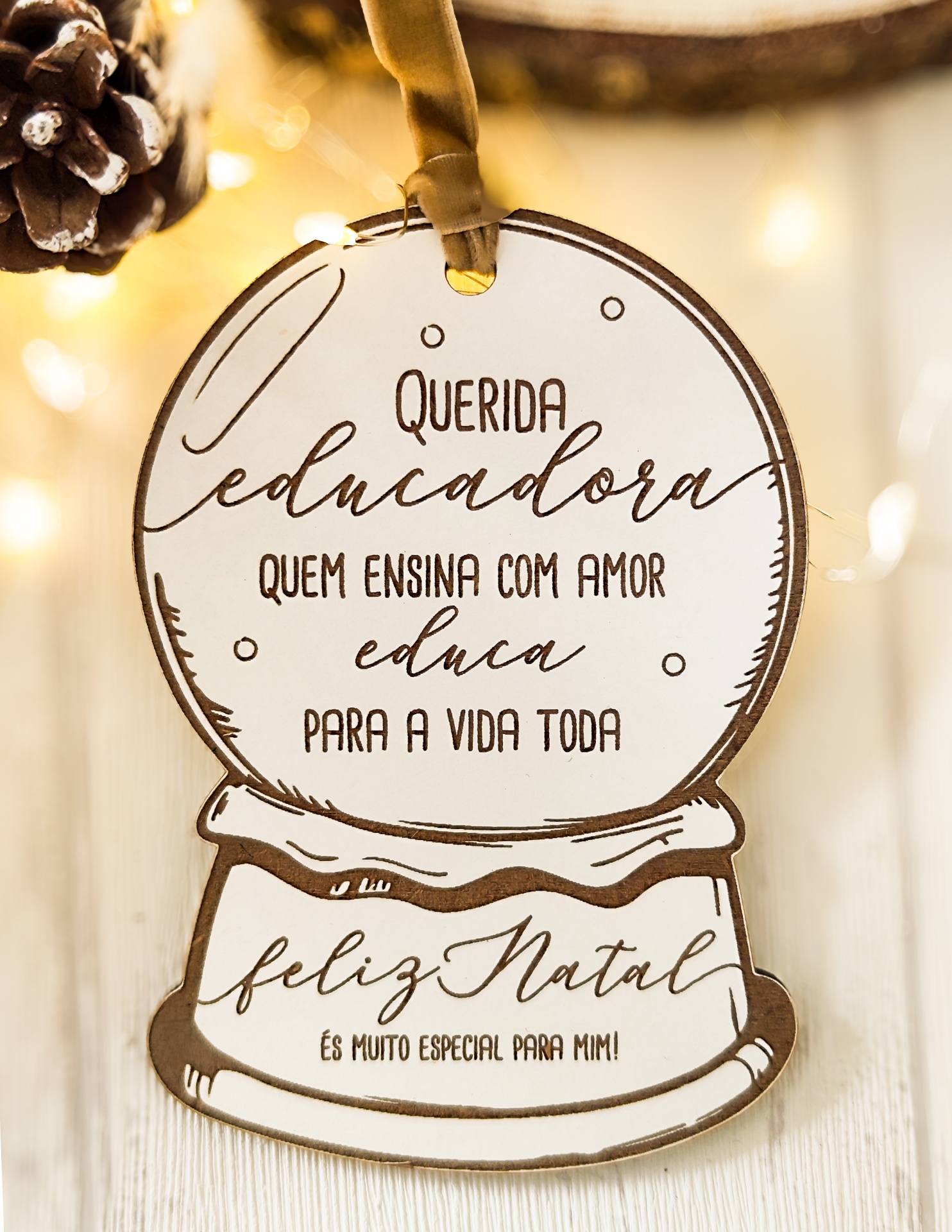 Etiqueta decorativa em formato de bola de neve com texto em português