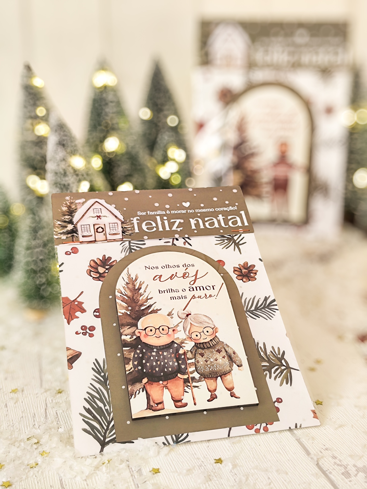 Cartão de Natal com ilustrações de dois avós e texto em português