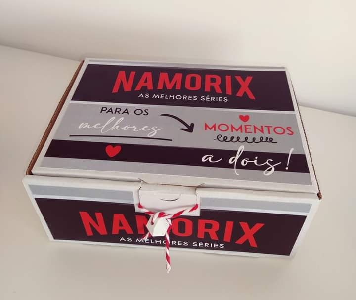 Embalagem de cartão NAMORIX com texto em português para momentos a dois