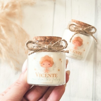 Frascos de vidro com tampa de cortiça e rótulo decorativo de anjo