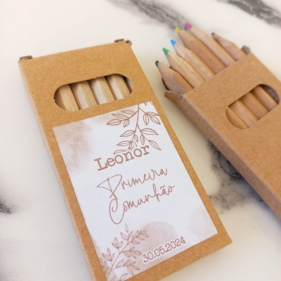 Caixas de lápis de cor com etiqueta personalizada para Primeira Comunhão