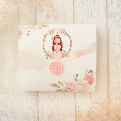 Envelope decorativo branco com ilustração de menina e flores pastel