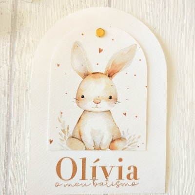 Etiqueta para batismo com coelho e nome Olívia