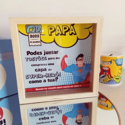 Quadro decorativo com mensagem para pai e caneca colorida com desenhos de cartoon