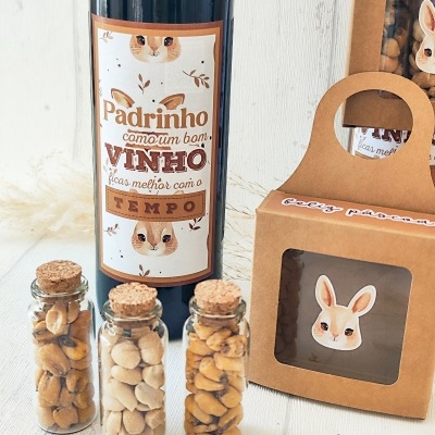 Garrafa&#x20;de&#x20;vinho&#x20;com&#x20;kit&#x20;frutos&#x20;secos&#x20;&#x2661;