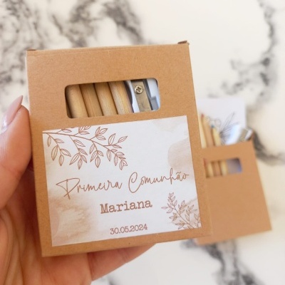 Caixa de lápis com etiqueta de primeira comunhão
