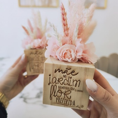 Base&#x20;madeira&#x20;com&#x20;flores&#x20;secas&#x20;&#x1F337;