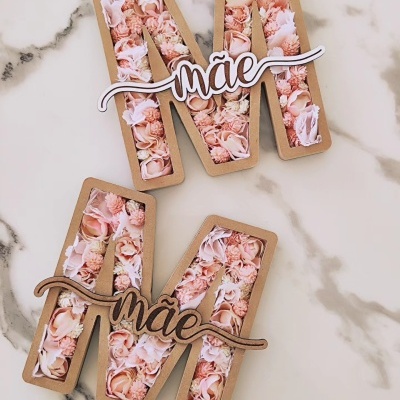 Inicial&#x20;M&#x20;com&#x20;flores&#x20;perfumadas&#x20;&#x1F337;