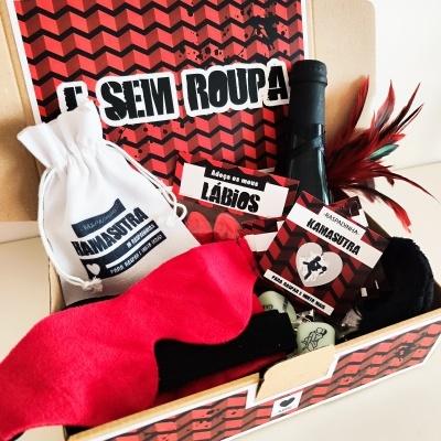 Caixa de presente com itens de jogo Kama Sutra em vermelho, preto e branco