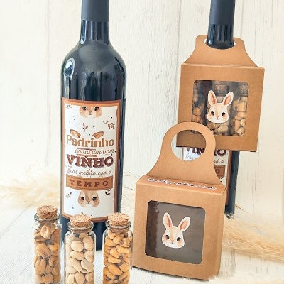 Garrafa&#x20;de&#x20;vinho&#x20;com&#x20;kit&#x20;frutos&#x20;secos&#x20;&#x2661;