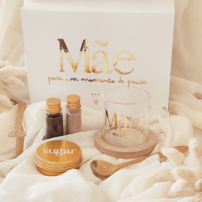 Conjunto de chá para mães com chávena, garrafas, colher e caixa decorativa
