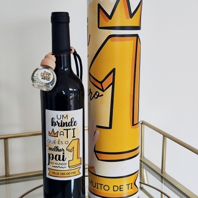 Garrafa&#x20;de&#x20;vinho&#x20;com&#x20;lata&#x20;personalizada&#x20;&#x1F377;