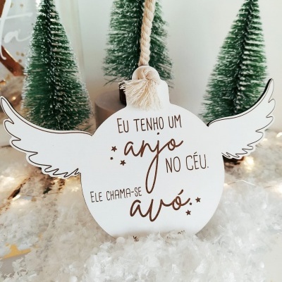 Ornamento anjo branco com texto sentimental e decoração de Natal