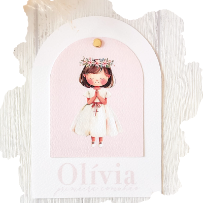 Cartão branco com ilustração de menina em vestido branco e texto Olívia primeira comunhão