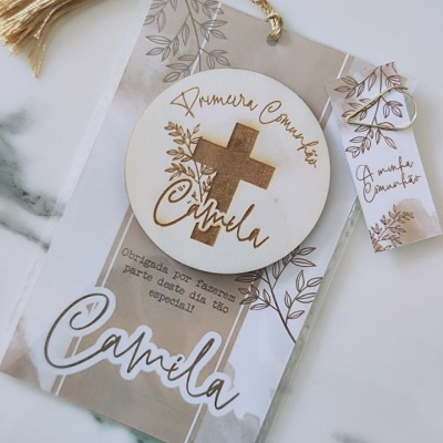 Cartão de agradecimento para Primeira Comunhão com design floral e nome Camila