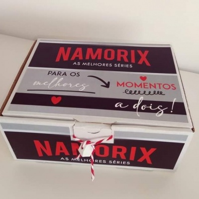 Embalagem de cartão NAMORIX com texto em português para momentos a dois