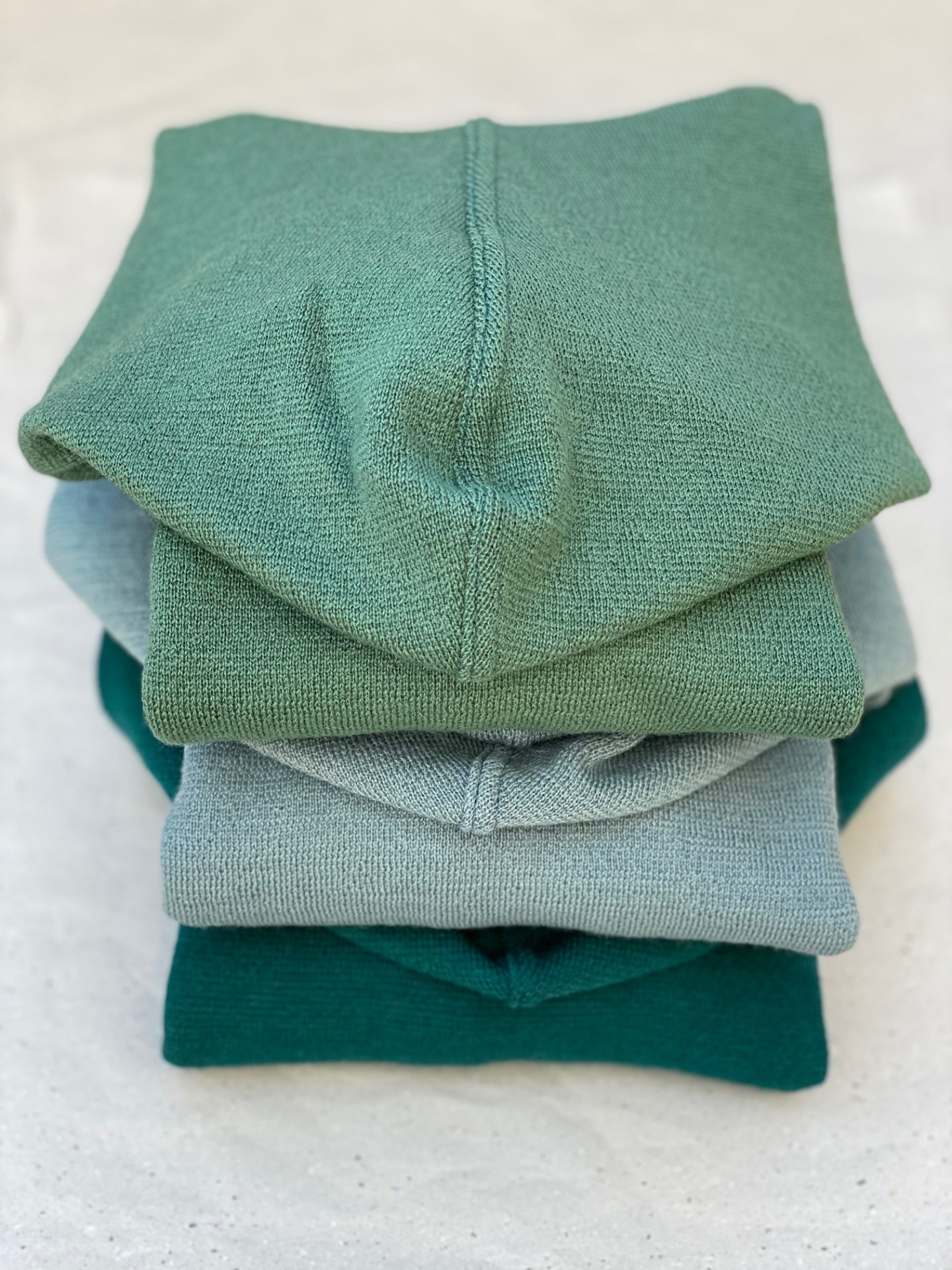 CAMISOLA EM LÃ COM CAPUZ  - GLUCKSWINDEL