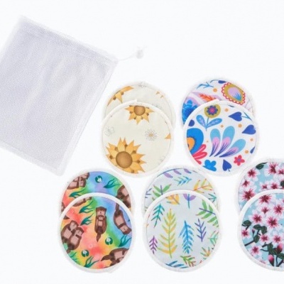 Discos reutilizáveis coloridos com saco branco de malha