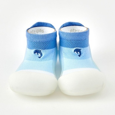 Sapatos para bebé tipo meias azul com golfinho bordado