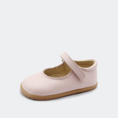 Sapatilha infantil rosa com sola castanha e fivela