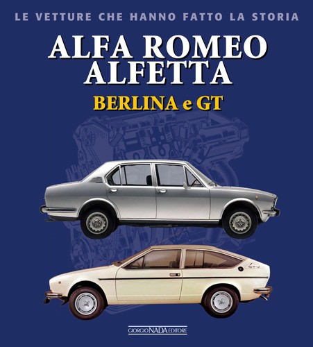 Alfa Romeo Alfetta Berlina & GT Capa de livro com duas imagens laterais de carros Alfa Romeo Alfetta prateado e creme sobre fundo azul.