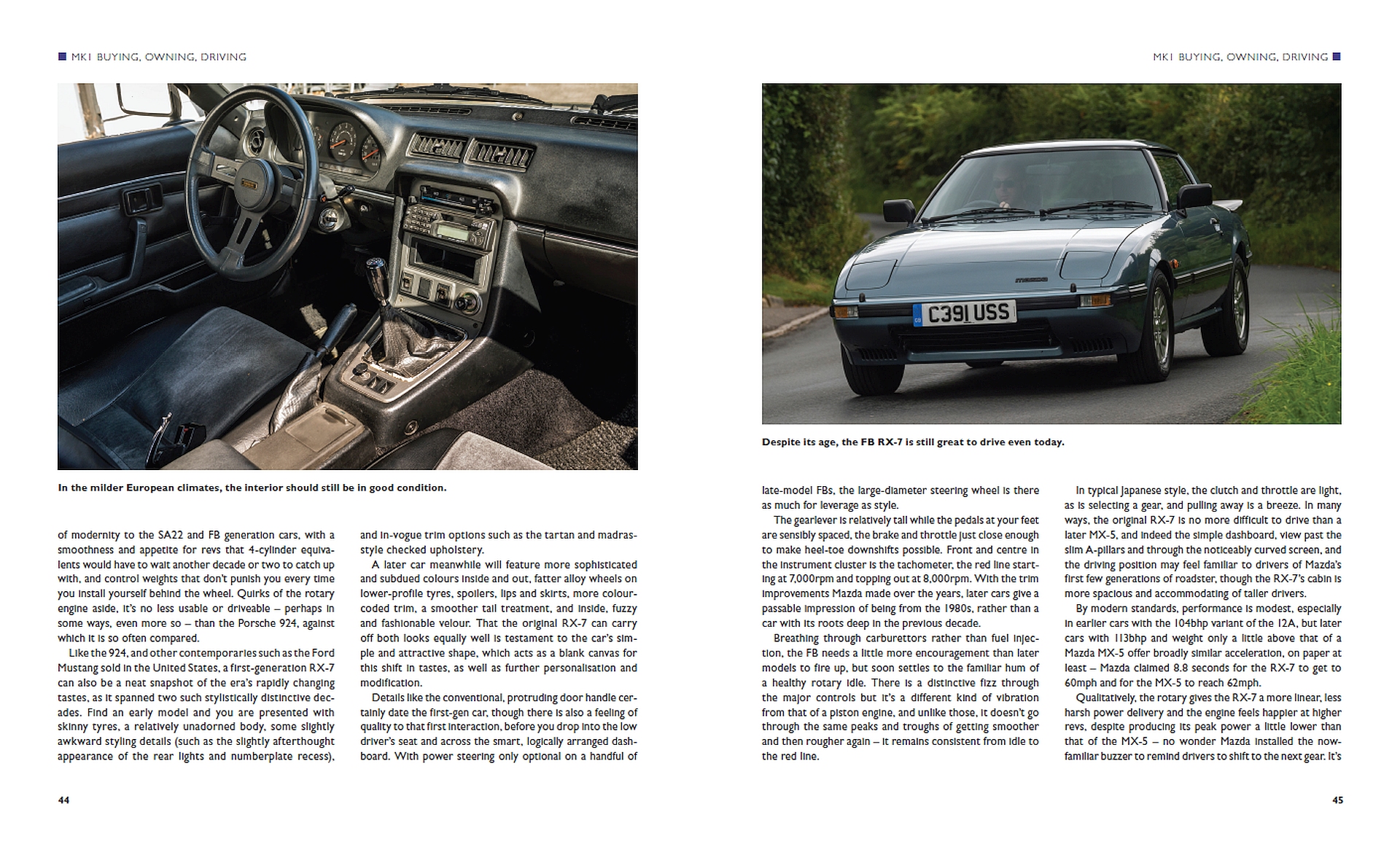 Mazda RX-7: The Complete Story Interior e exterior de carro desportivo azul com volante preto e painel com instrumentos analógicos