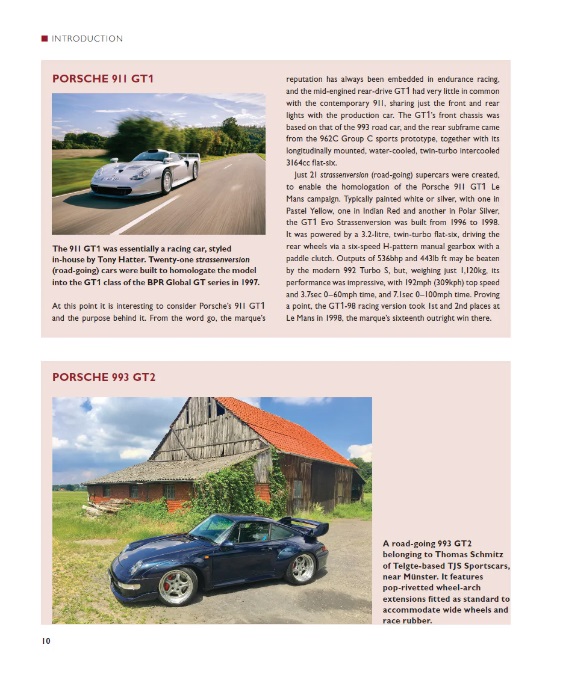 Porsche 911 GT3: Road and Track 1999-2024 Dupla página de livro com fotos e texto sobre Porsche 911 GT1 e Porsche 993 GT2.