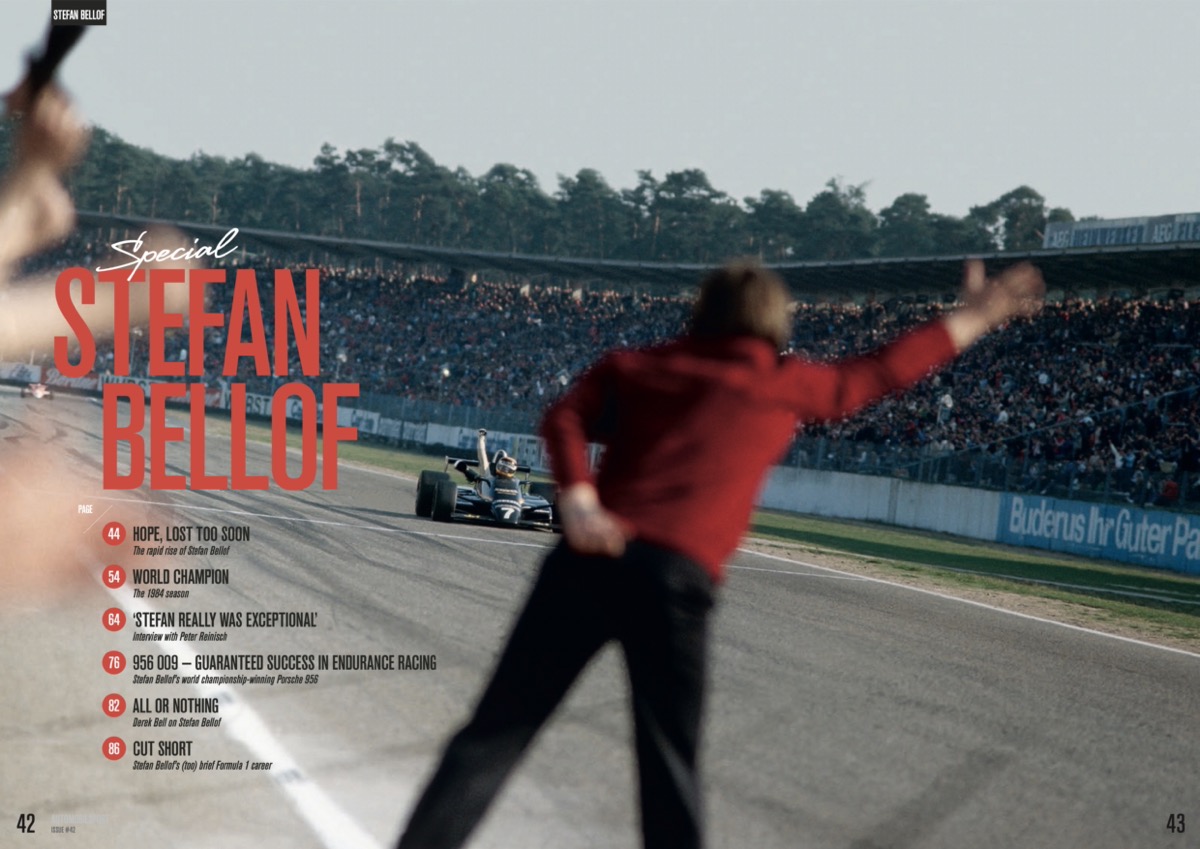 Stefan Bellof (Vol 42 Automobilsport) Homem a acenar na pista de corrida com carro de corrida e público ao fundo, texto Special Stefan Bellof