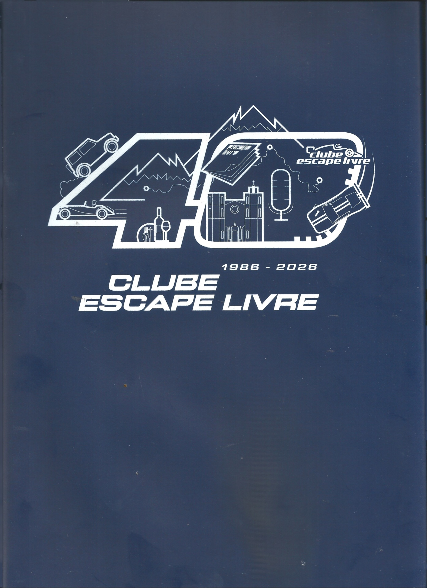 Clube Escape Livre - 40 anos de História e Aventura Capa azul com gráfico branco do número 40 com ícones e texto Clube Escape Livre 1986-2026