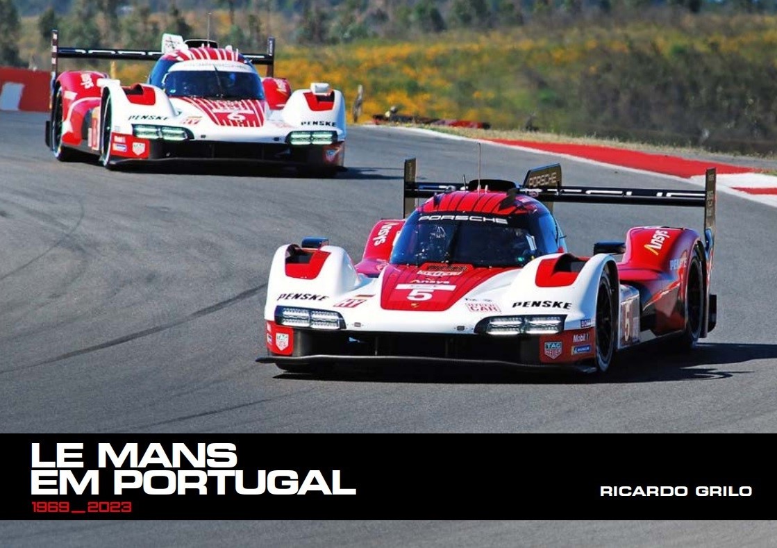 Le Mans em Portugal 1969-2023 Dois carros de corrida protótipo Le Mans brancos com detalhes vermelhos e pretos em pista de corrida.