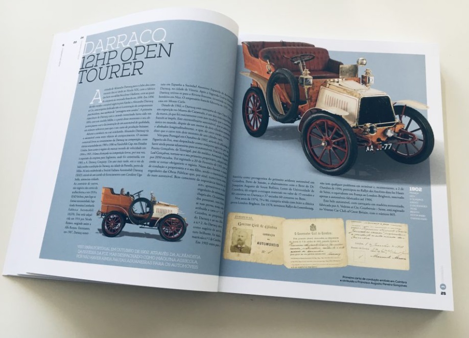 Museu do Caramulo - Colecção de Automoveis, Motos Revista aberta com artigo e fotos do carro clássico DARRACQ 12 HP OPEN TOURER e documentos antigos