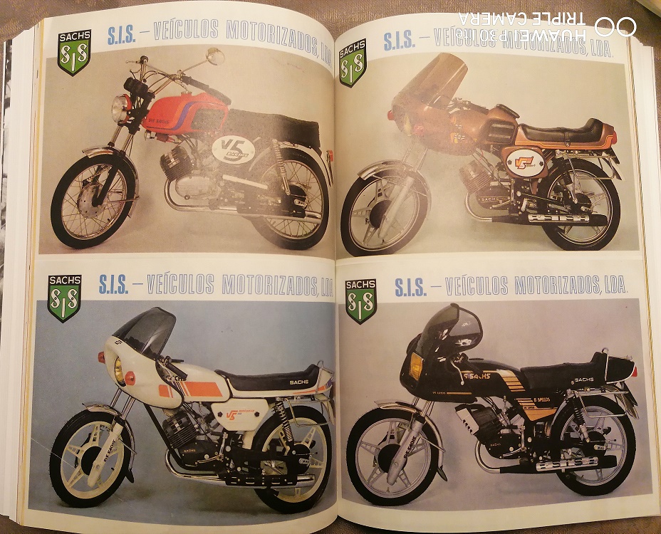 Motos de Portugal Páginas de catálogo com quatro motociclos clássicos de cores variadas e texto 'S.I.S. - VÉHICULES MOTOCYCLISÉS, LDA'