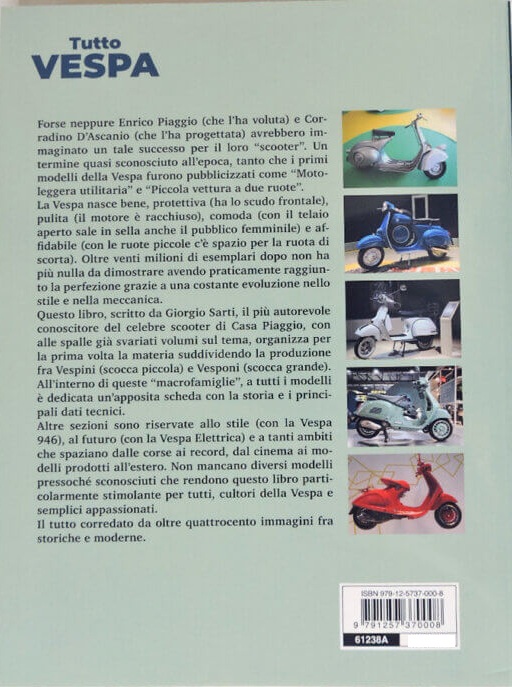 Tutto Vespa: I modelli più belli di sempre Parte traseira do livro Tutto VESPA com texto e imagens de scooters