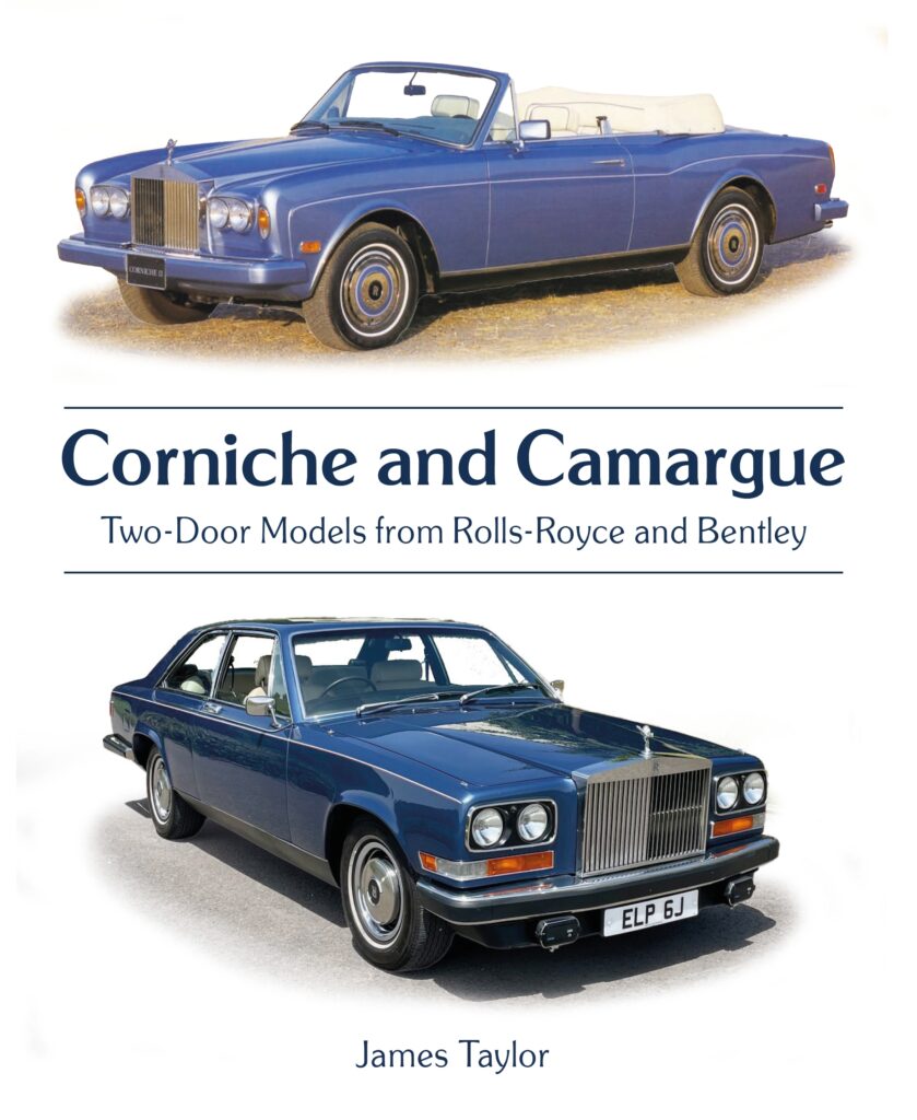 Corniche and Camargue: Two-Door Models from Rolls-Royce and Bentley Capa de livro com dois carros clássicos Rolls-Royce em azul e título sobre eles