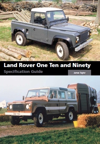 Land Rover 110 & 90 Specification Guide 1983-90 Dois veículos Land Rover pickup em ambientes exteriores com diferentes cores e acessórios.
