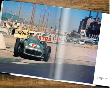 Formula 1 - Os Rivais os Maiores Duelos da F1 Carro de corrida vintage número 6 em pista junto a cais com sinais visíveis.