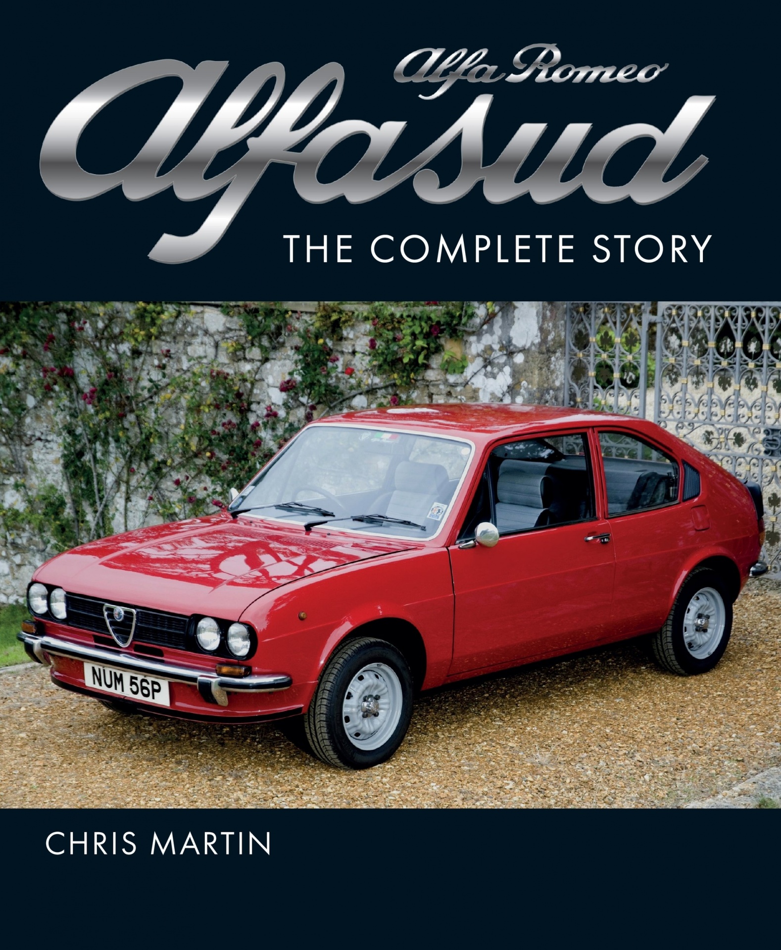 Alfa Romeo Alfasud - The Complete Story Carro Alfa Romeo Alfa Sud vermelho numa capa de livro