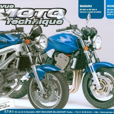 Revista Revue Moto Technique com duas motos Suzuki e Honda azuis em fundo branco