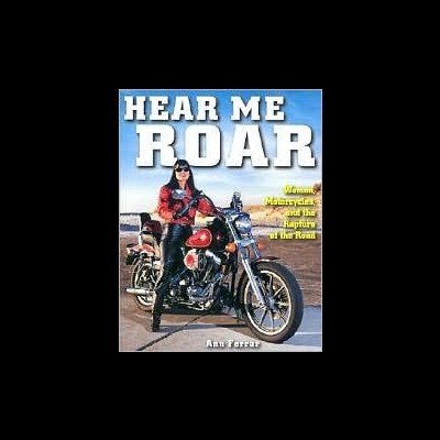 Livro 'HEAR ME ROAR' com mulher numa mota preta e vermelha
