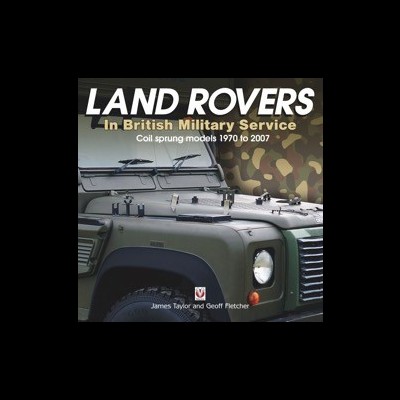 Capa de livro Land Rovers em serviço militar britânico com veículo verde militar
