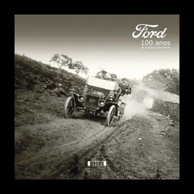 Carro Ford antigo a circular em caminho de terra com texto 