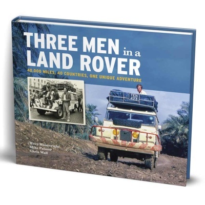 Capa do livro 'Three Men in a Land Rover' com fotografias do veículo Land Rover